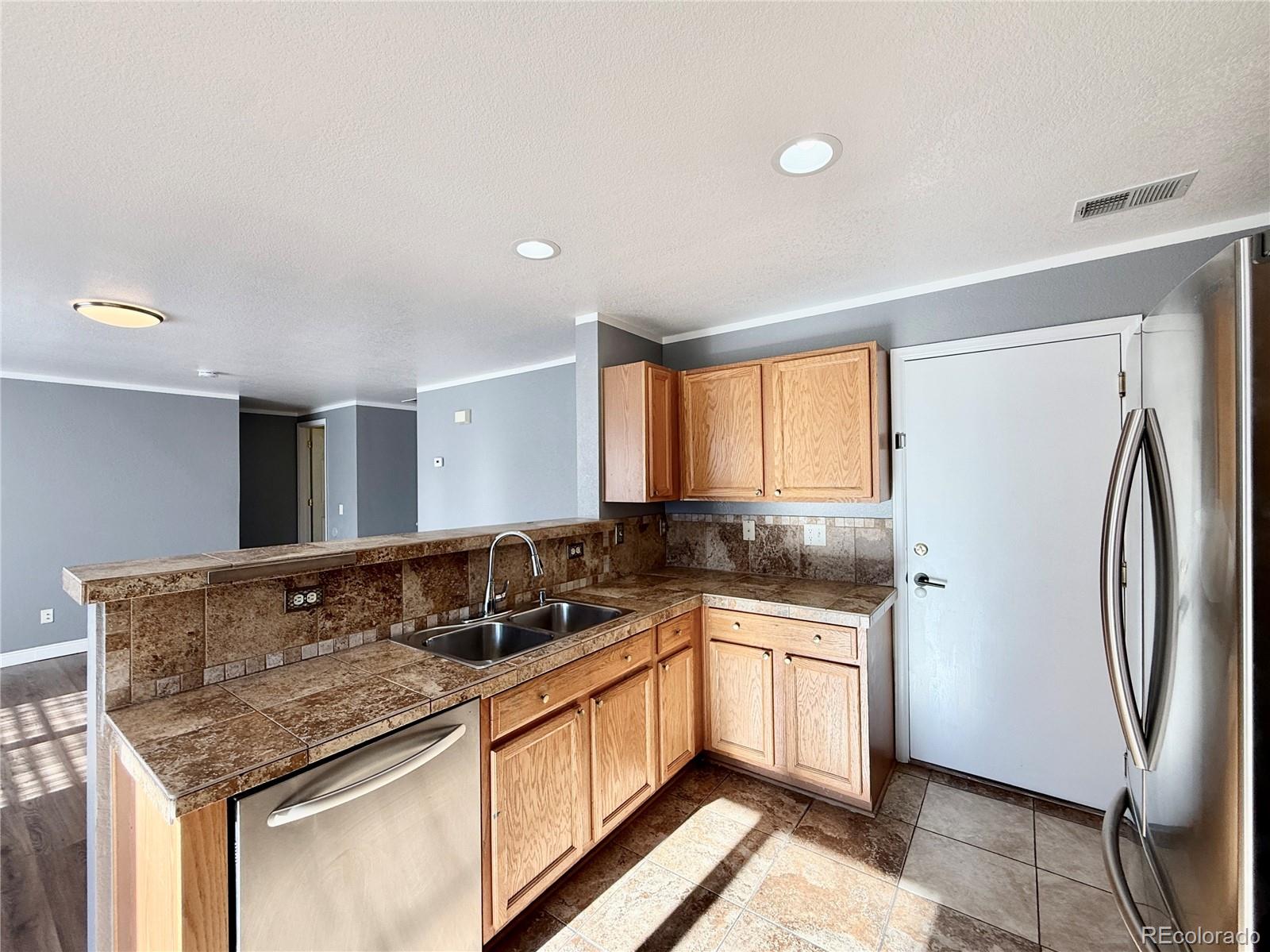 21984 E Crestline Lane Aurora CO 80015