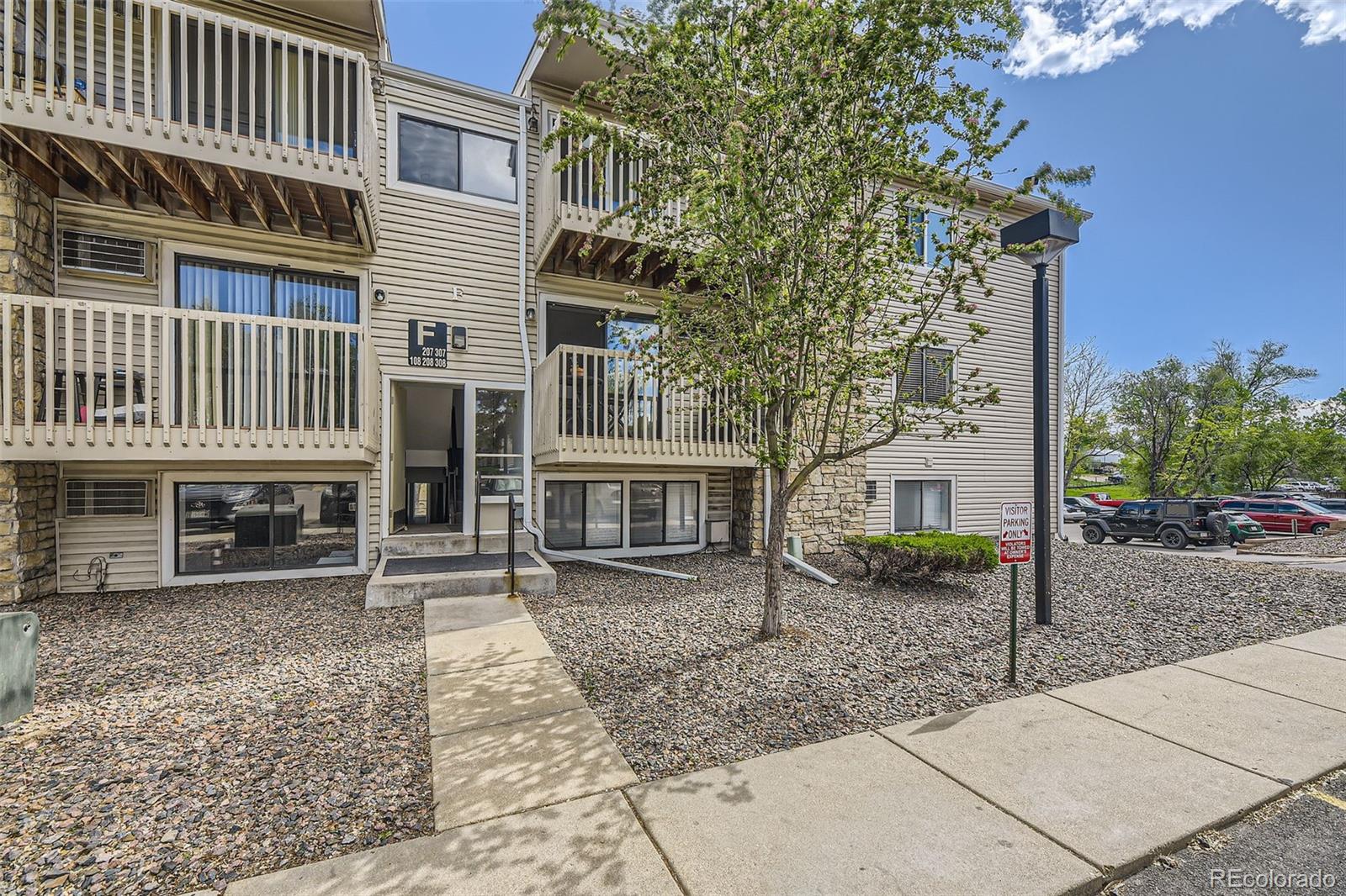 381 S Ames Street Lakewood CO 80226