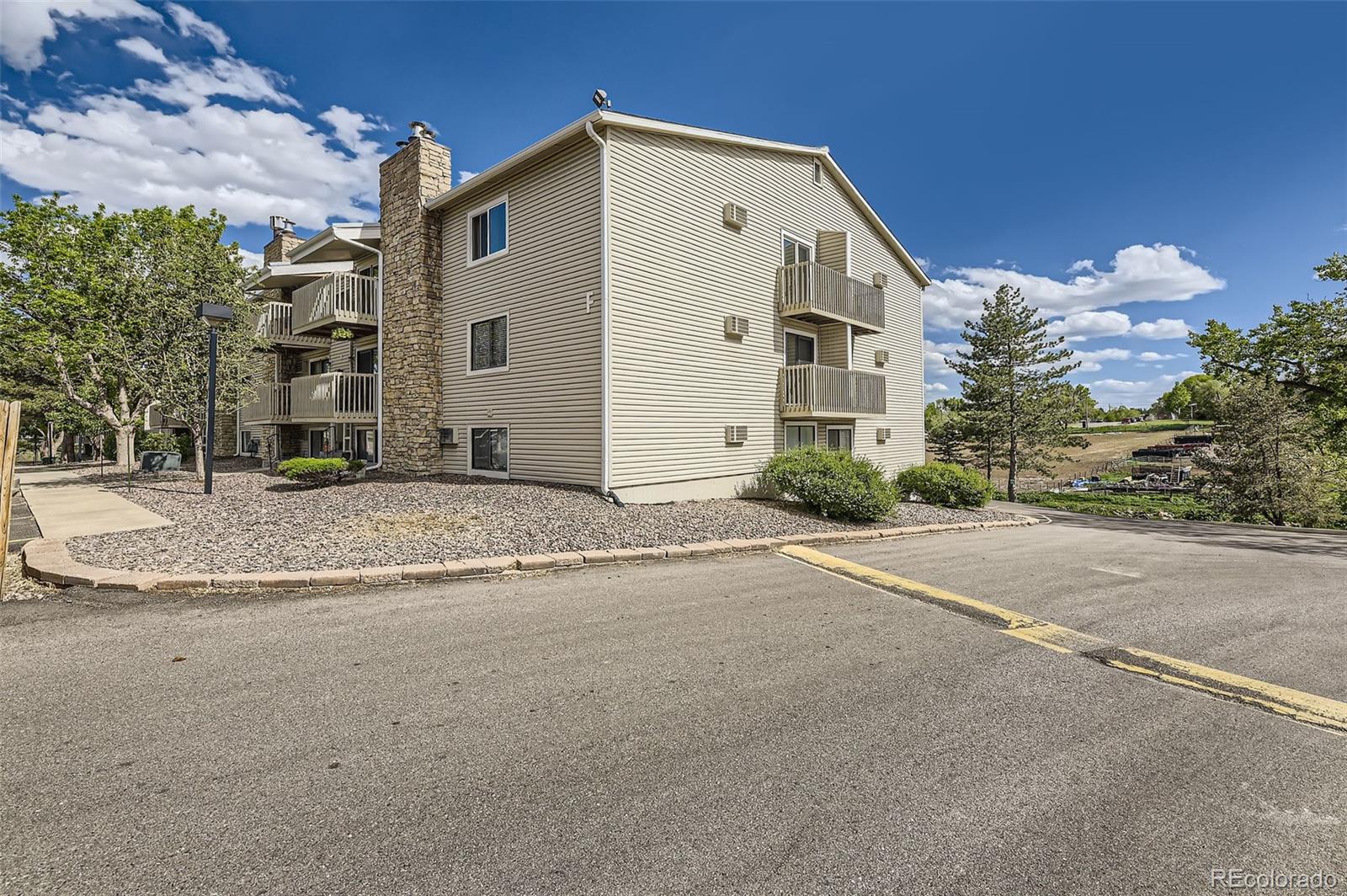 381 S Ames Street Lakewood CO 80226