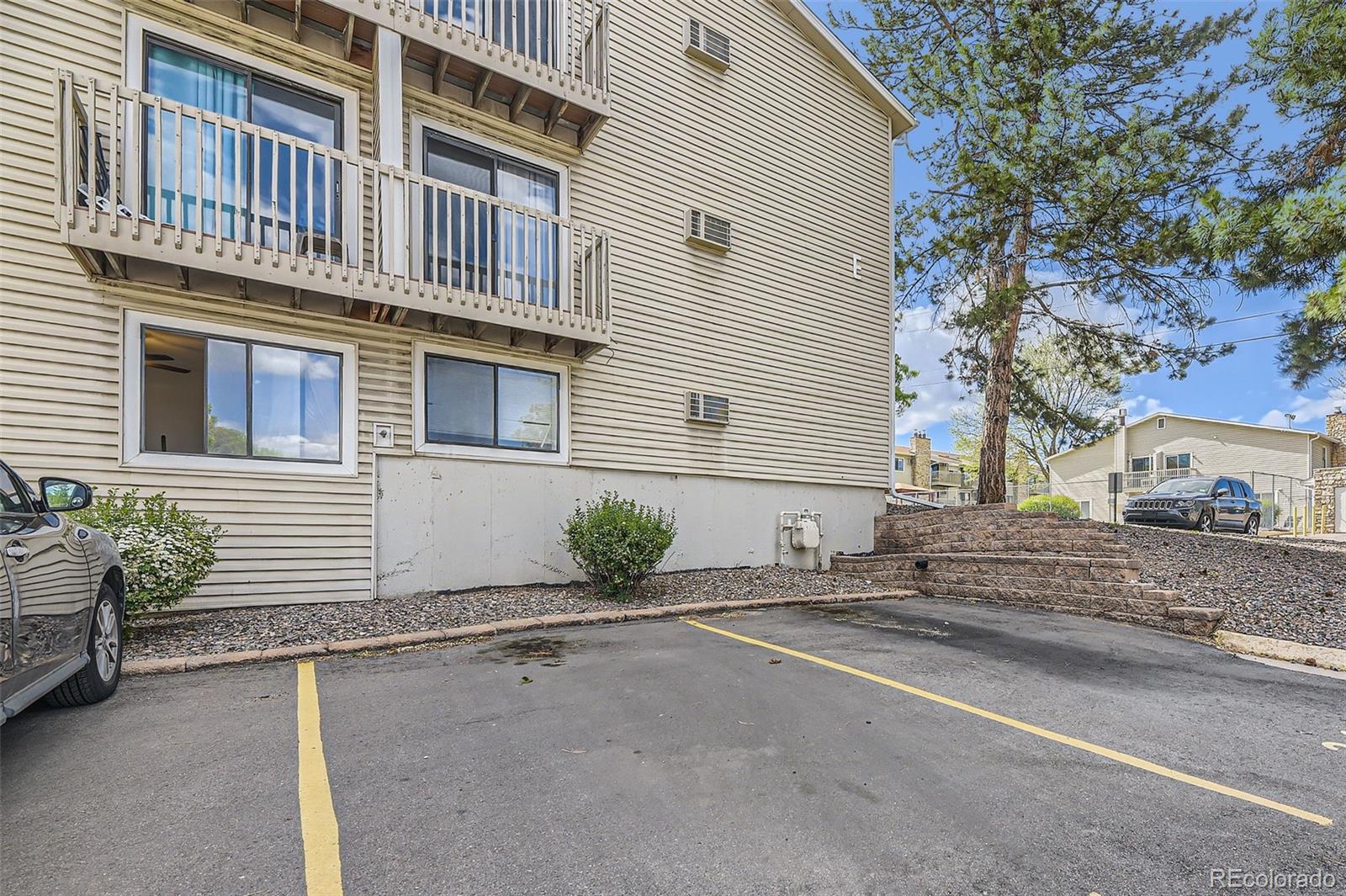 381 S Ames Street Lakewood CO 80226