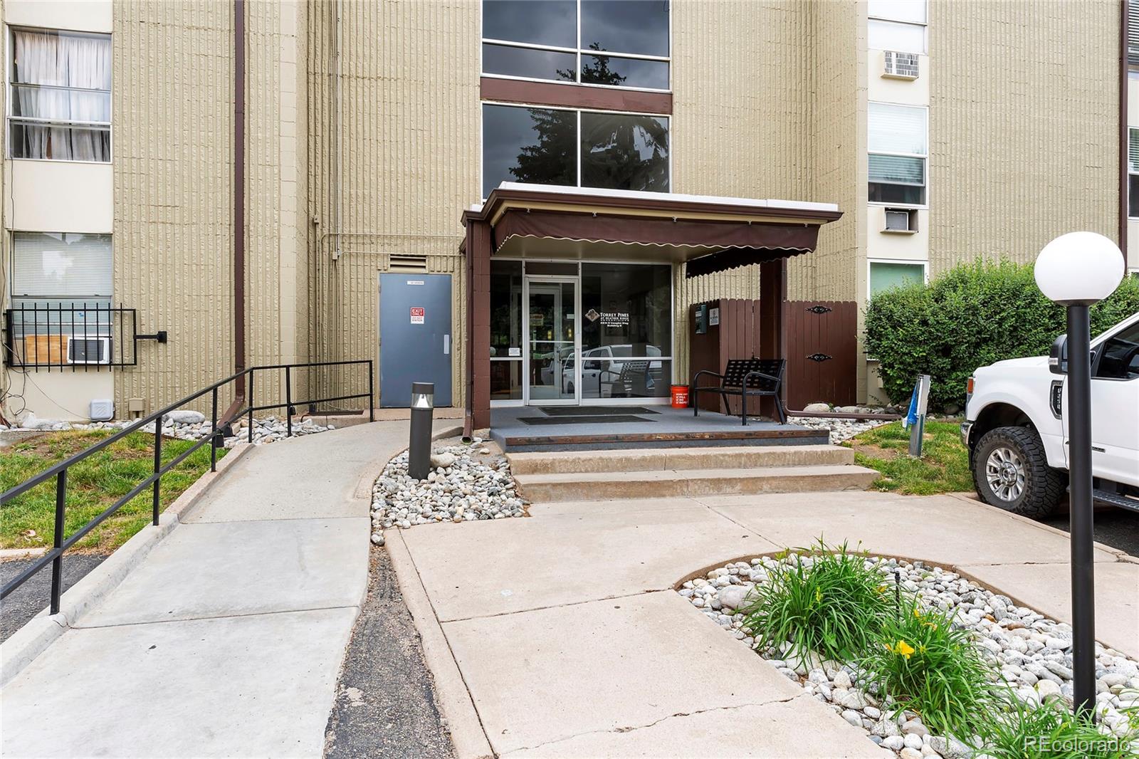 2231 S Vaughn Way Aurora CO 80014