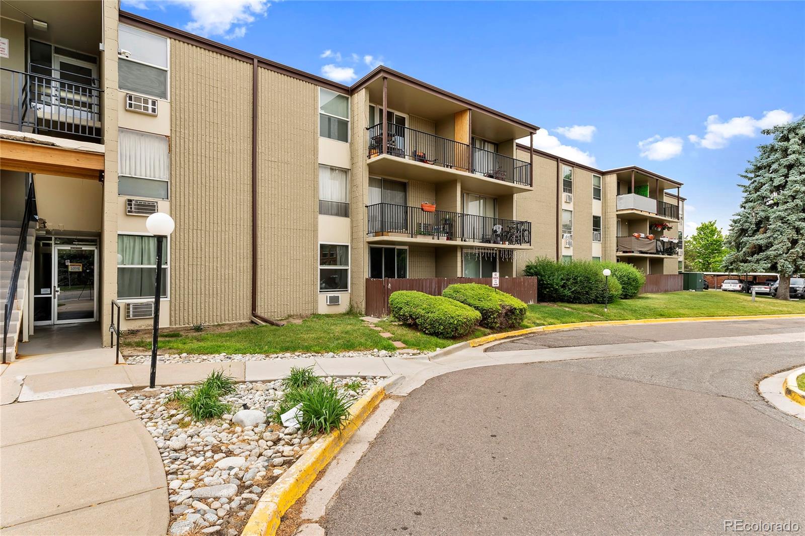 2231 S Vaughn Way Aurora CO 80014