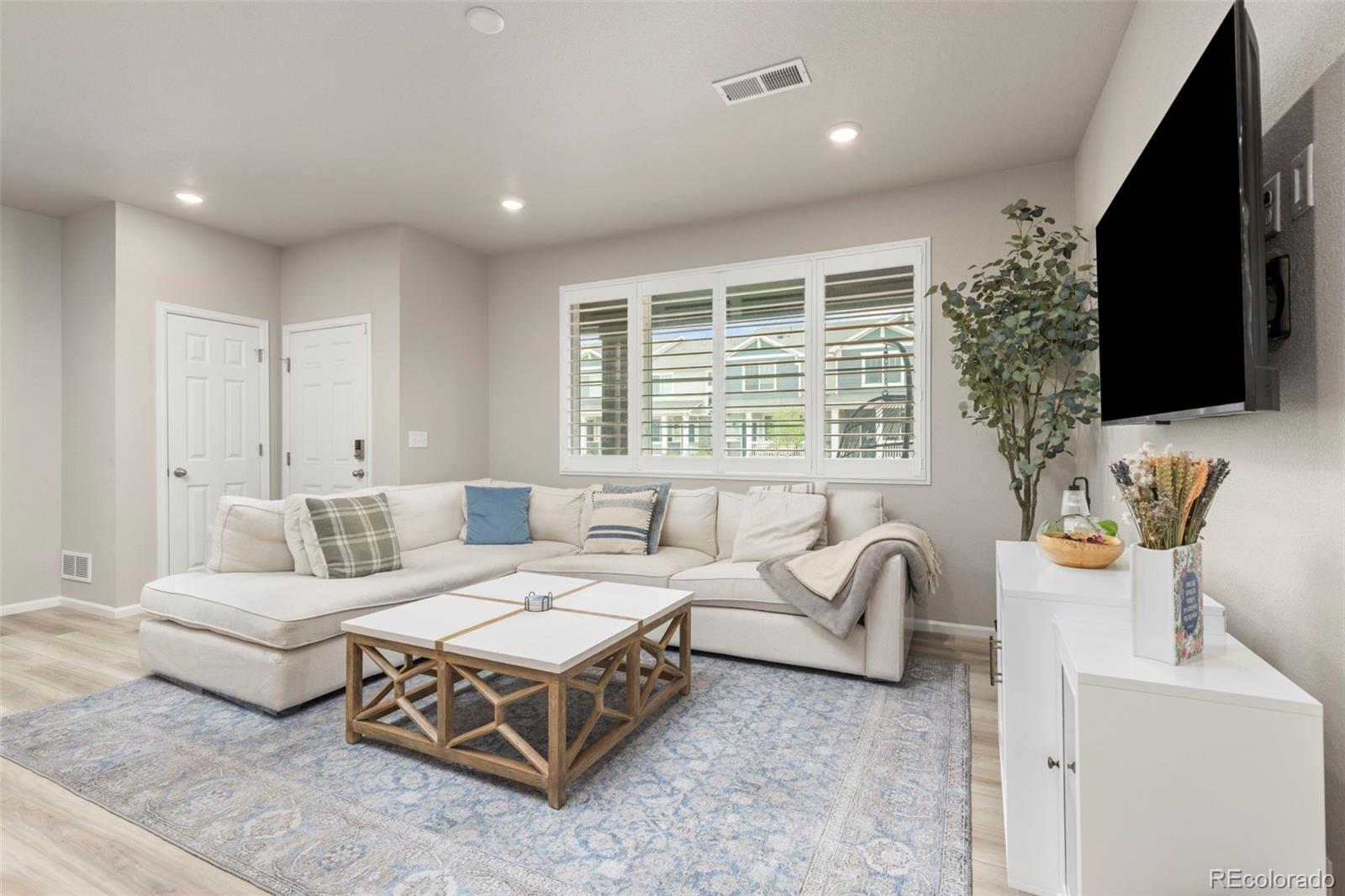 6078 N Lisbon Street Aurora CO 80019