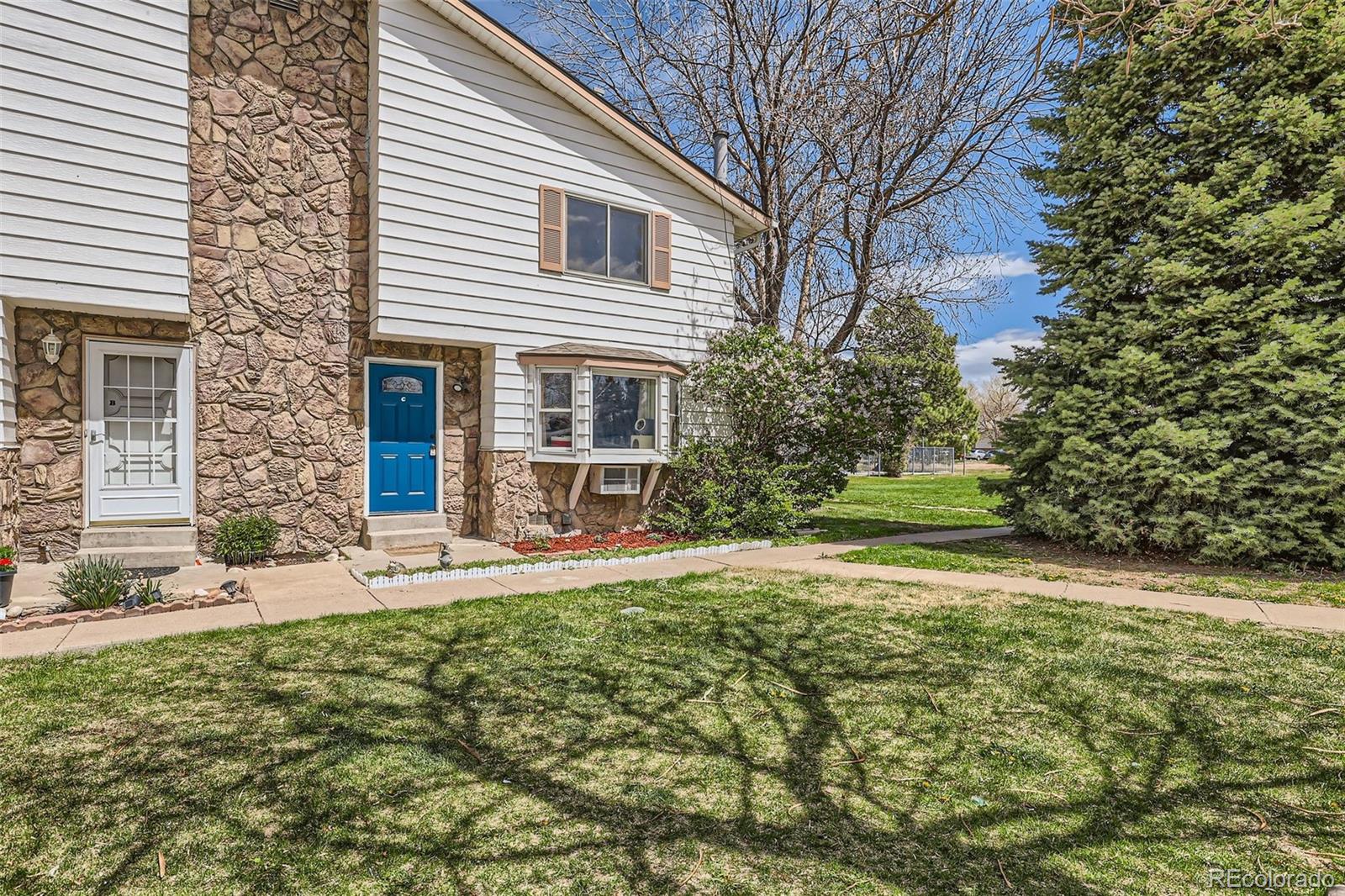 62 Newark Street Aurora CO 80012