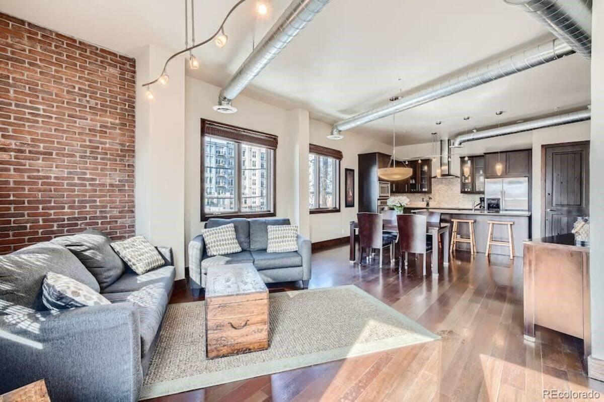 2101 Larimer Street Denver CO 80205