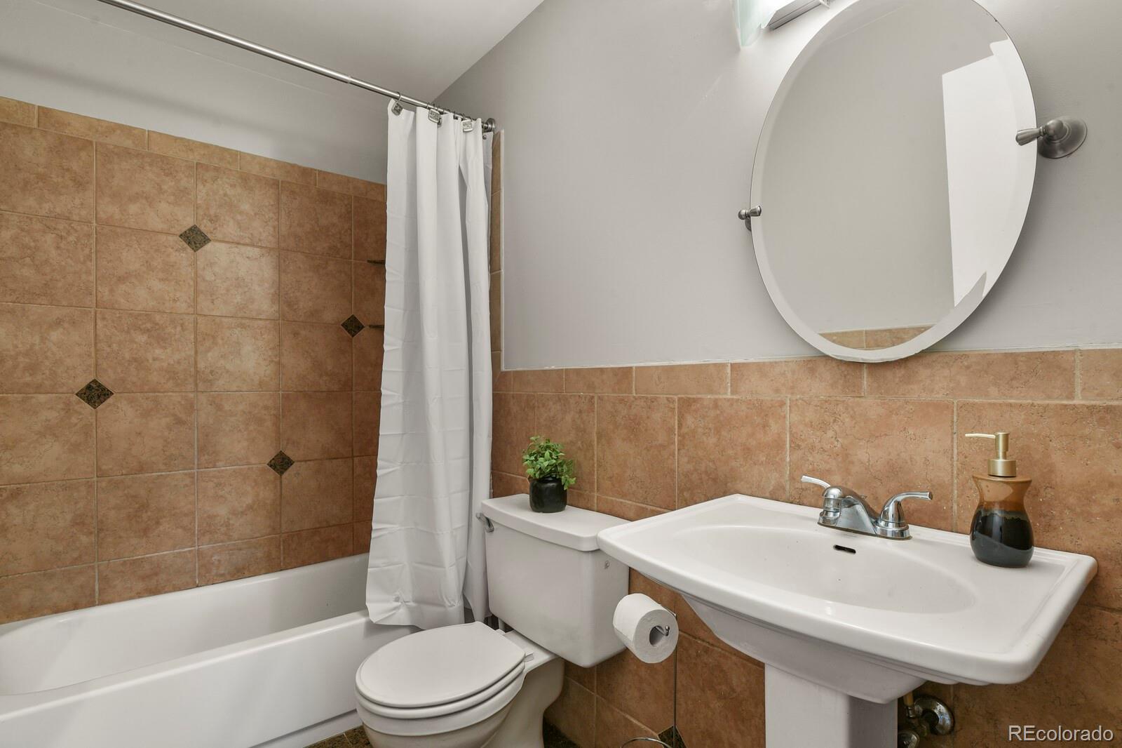 2246 N Coronado Parkway Parkway Denver CO 80229