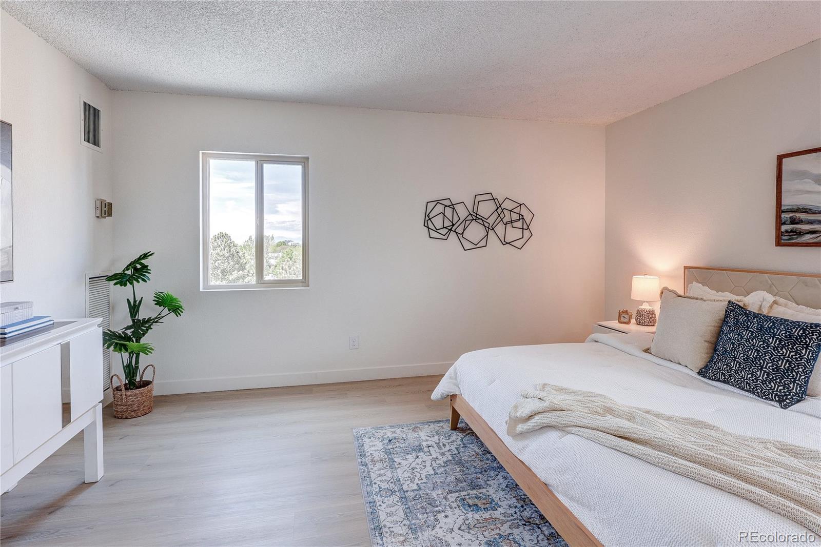 2880 S Locust Street Denver CO 80222