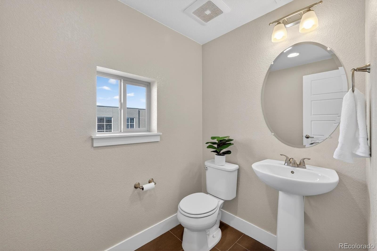 5686 Galena Street Denver CO 80238