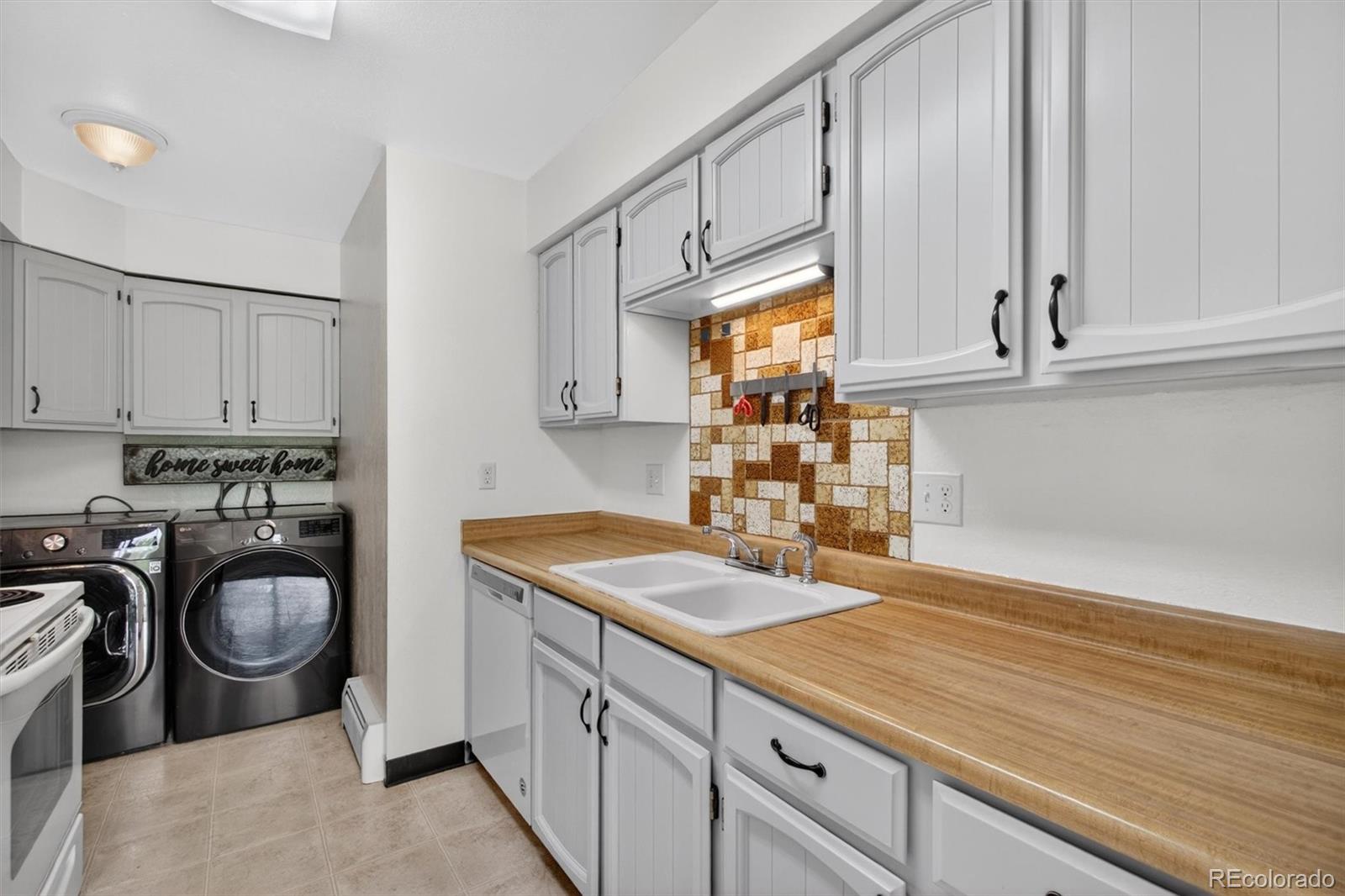 92 Newark Street Aurora CO 80012
