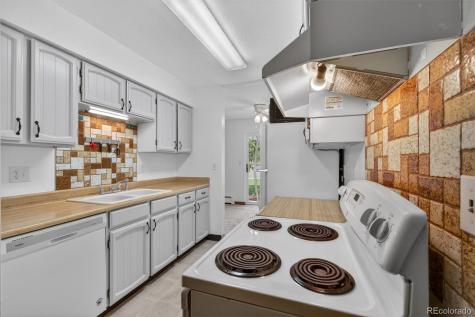 92 Newark Street Aurora CO 80012