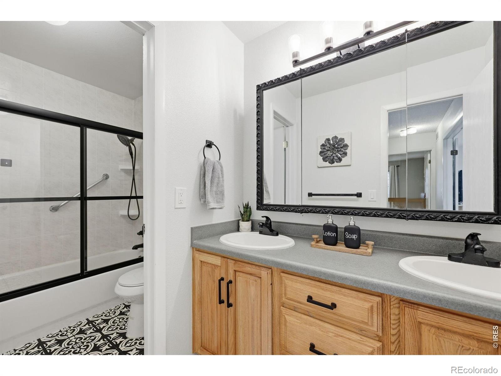 2598 S Vaughn Way Aurora CO 80014