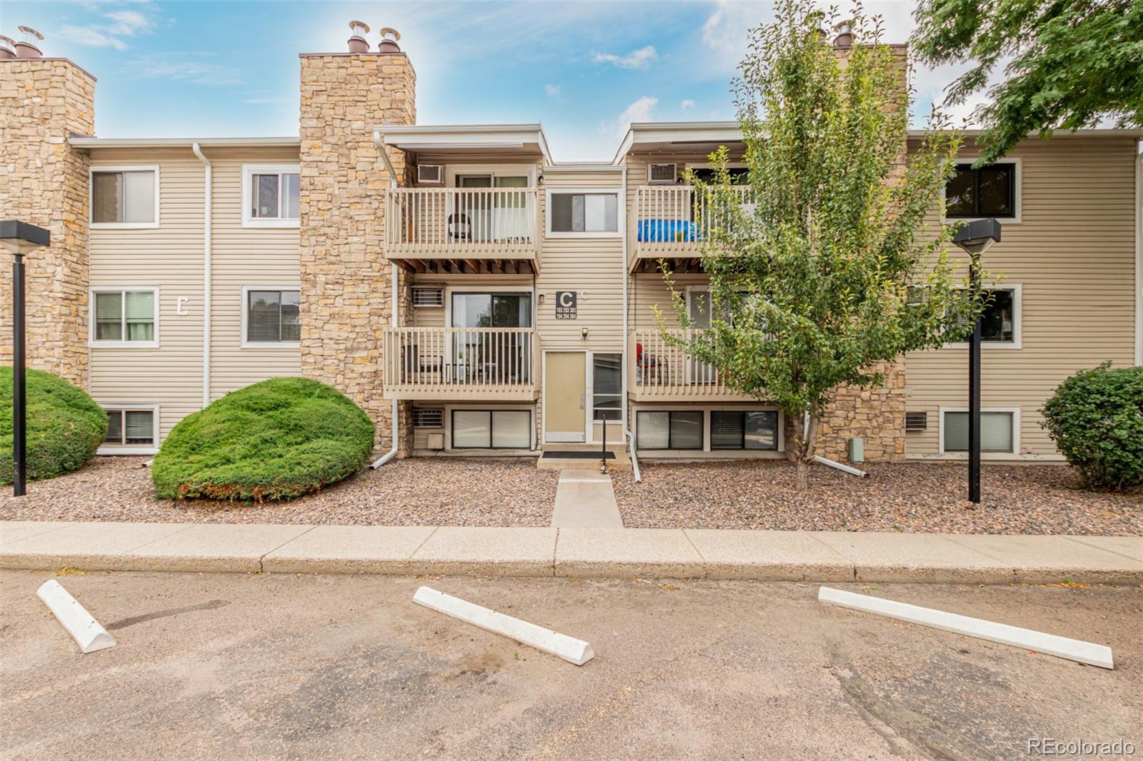 381 S Ames Street Lakewood CO 80226