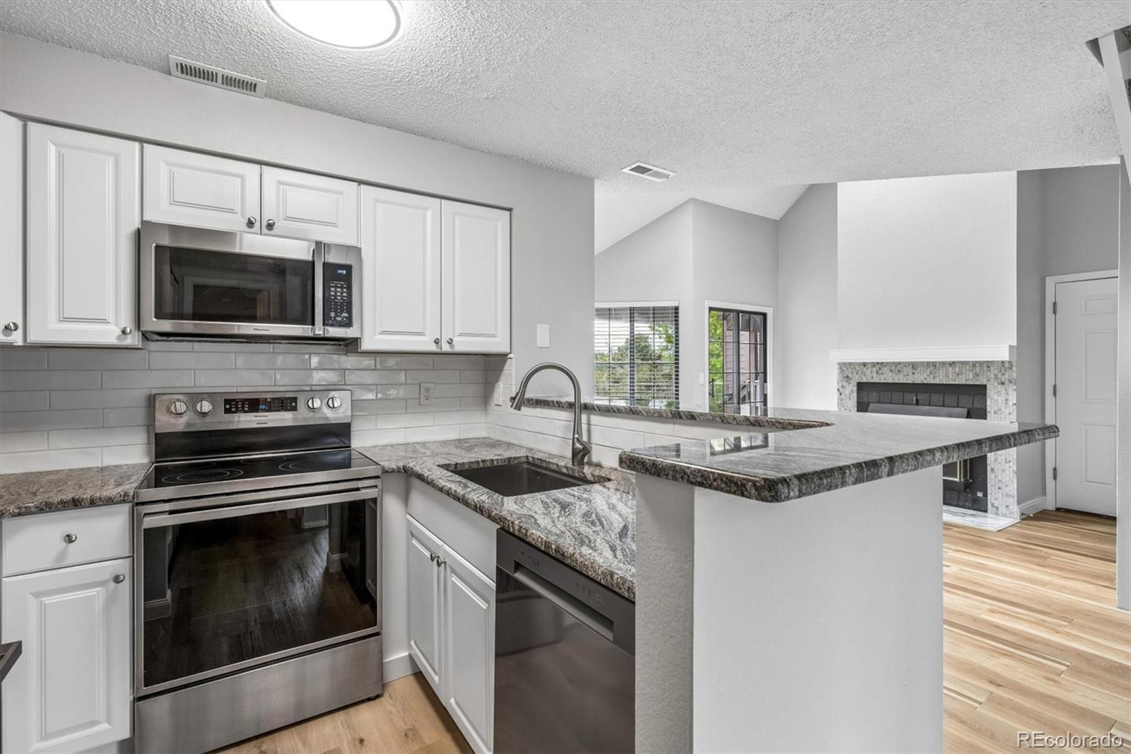 844 S Vance Street Lakewood CO 80226