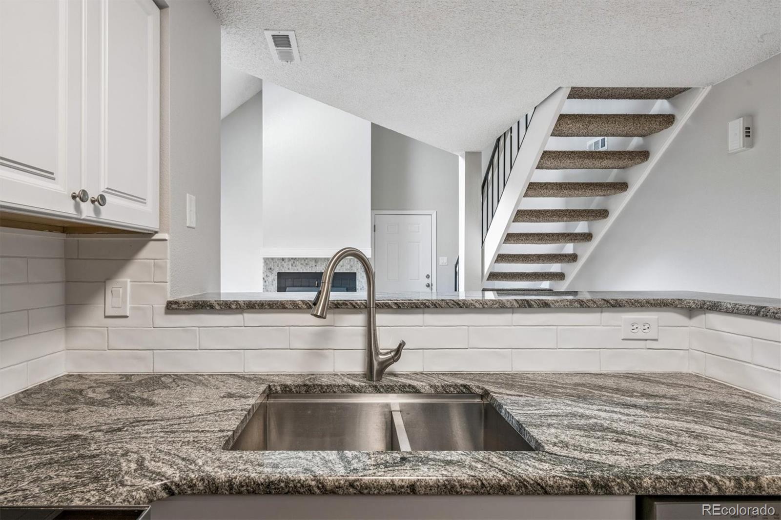 844 S Vance Street Lakewood CO 80226