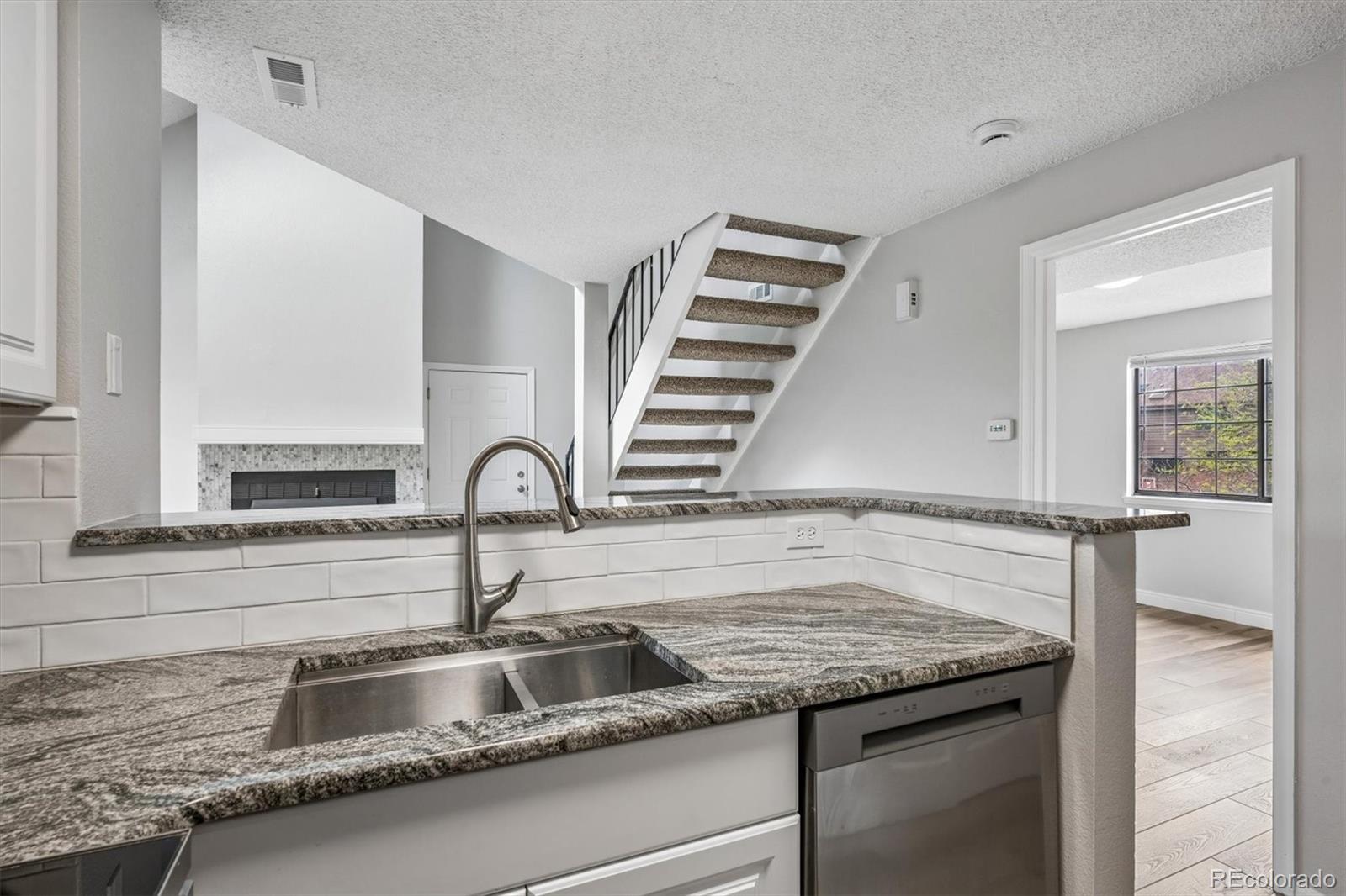 844 S Vance Street Lakewood CO 80226
