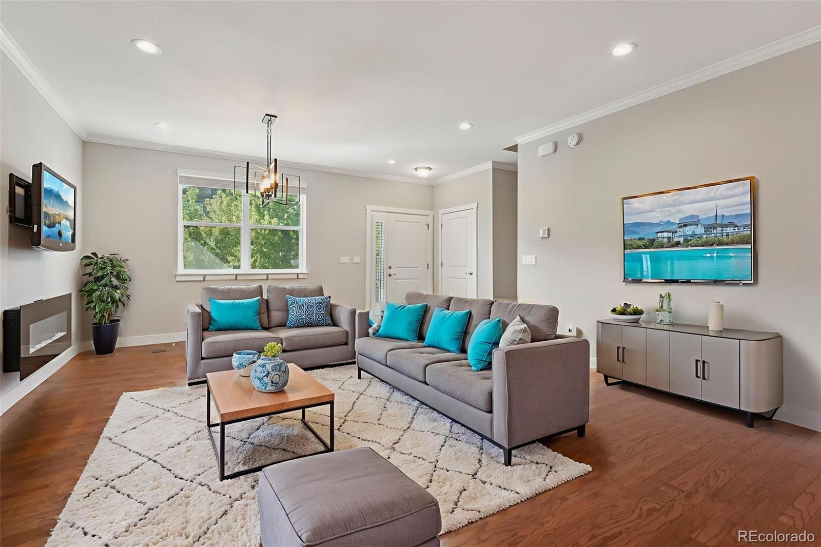 793 Robert Street Longmont CO 80503