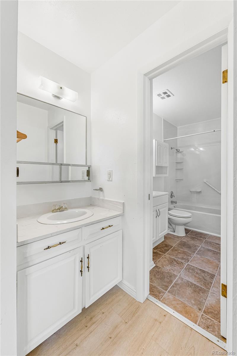 125 Paris Circle Aurora CO 80011