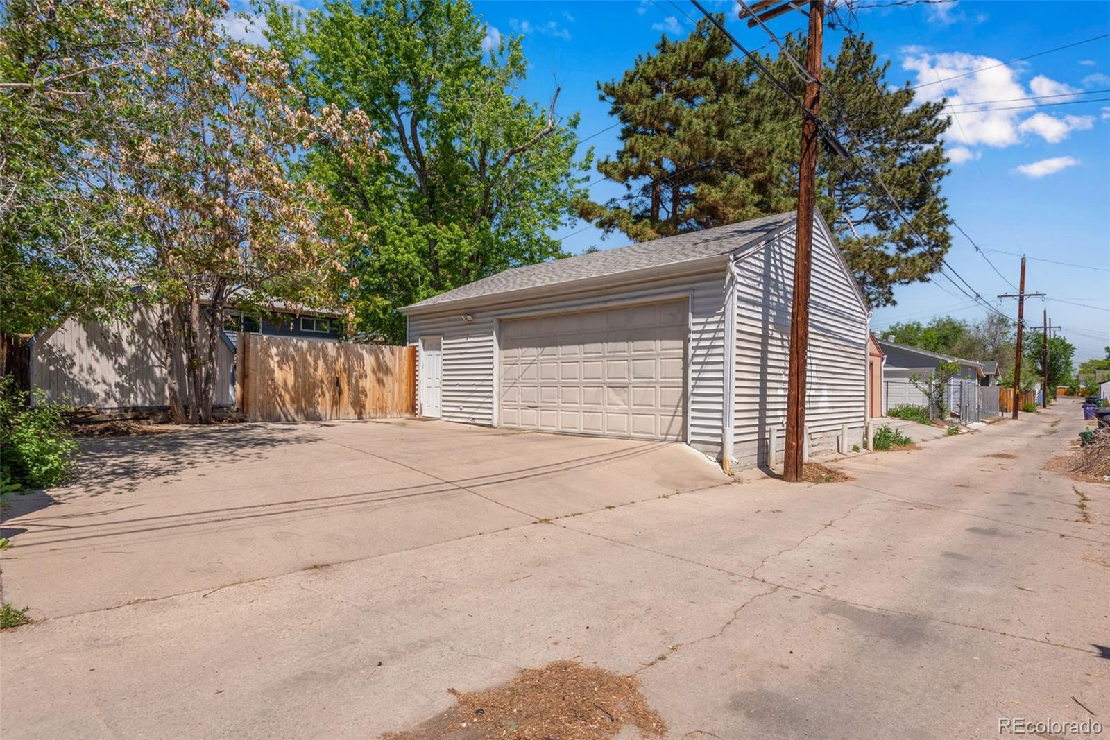 934 Linley Court Denver CO 80204