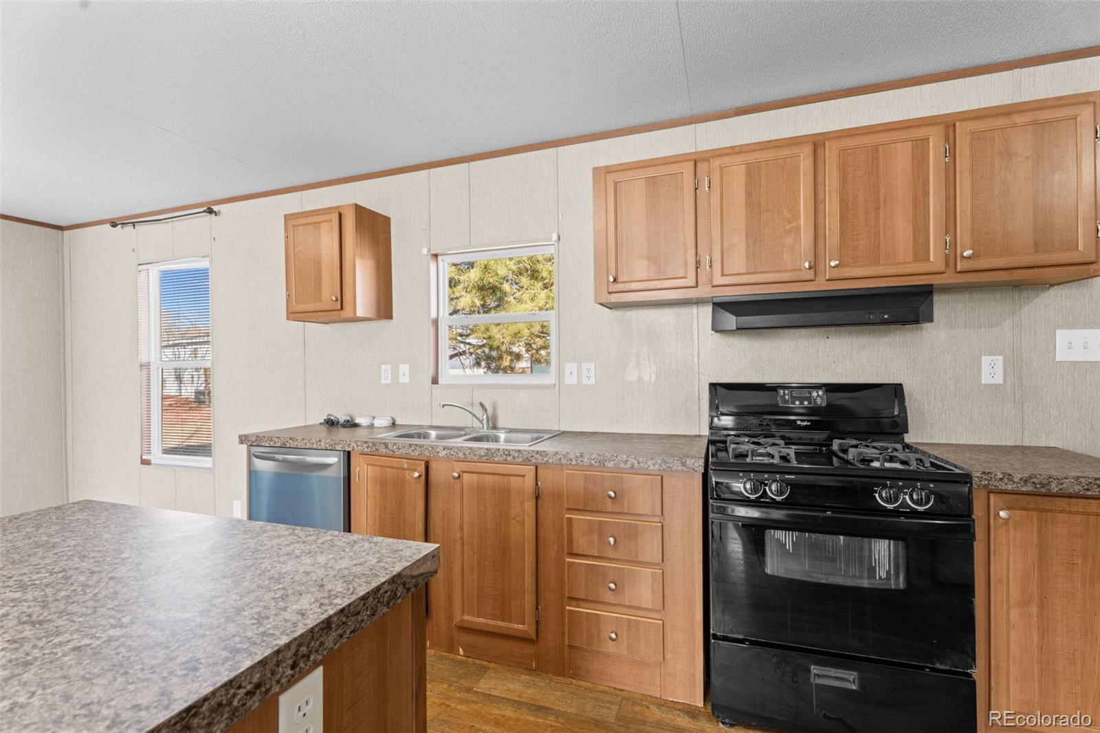 1095 Western Colorado Springs CO 80915