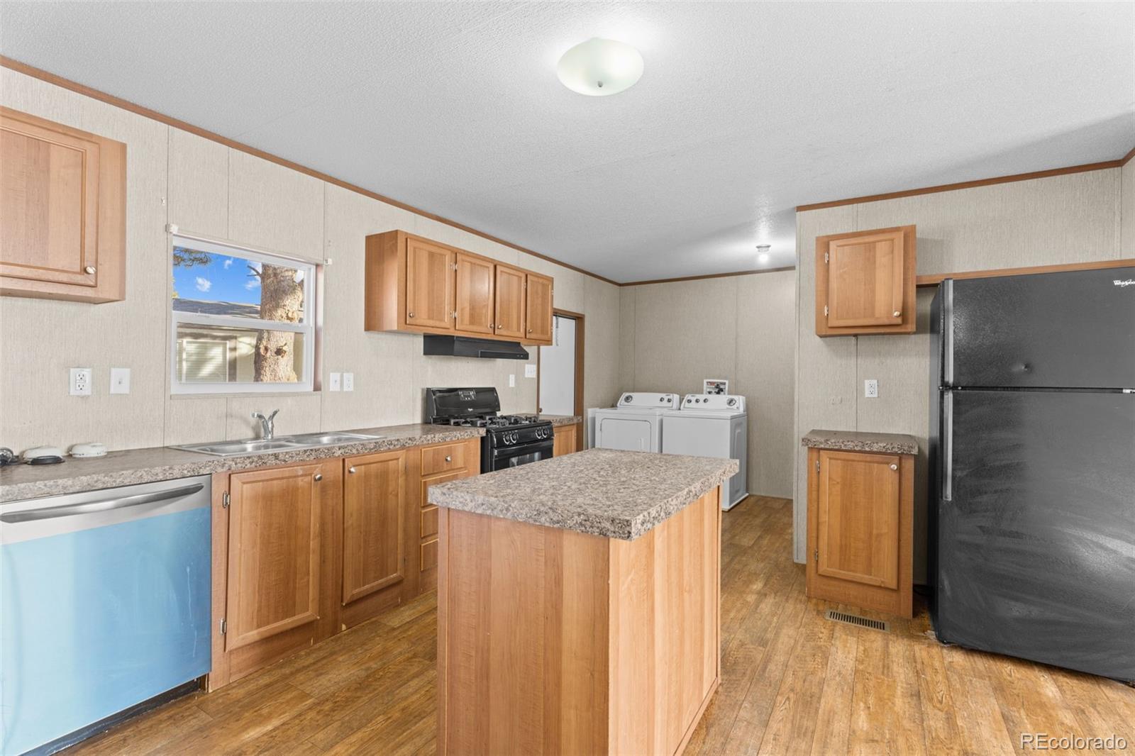 1095 Western Colorado Springs CO 80915