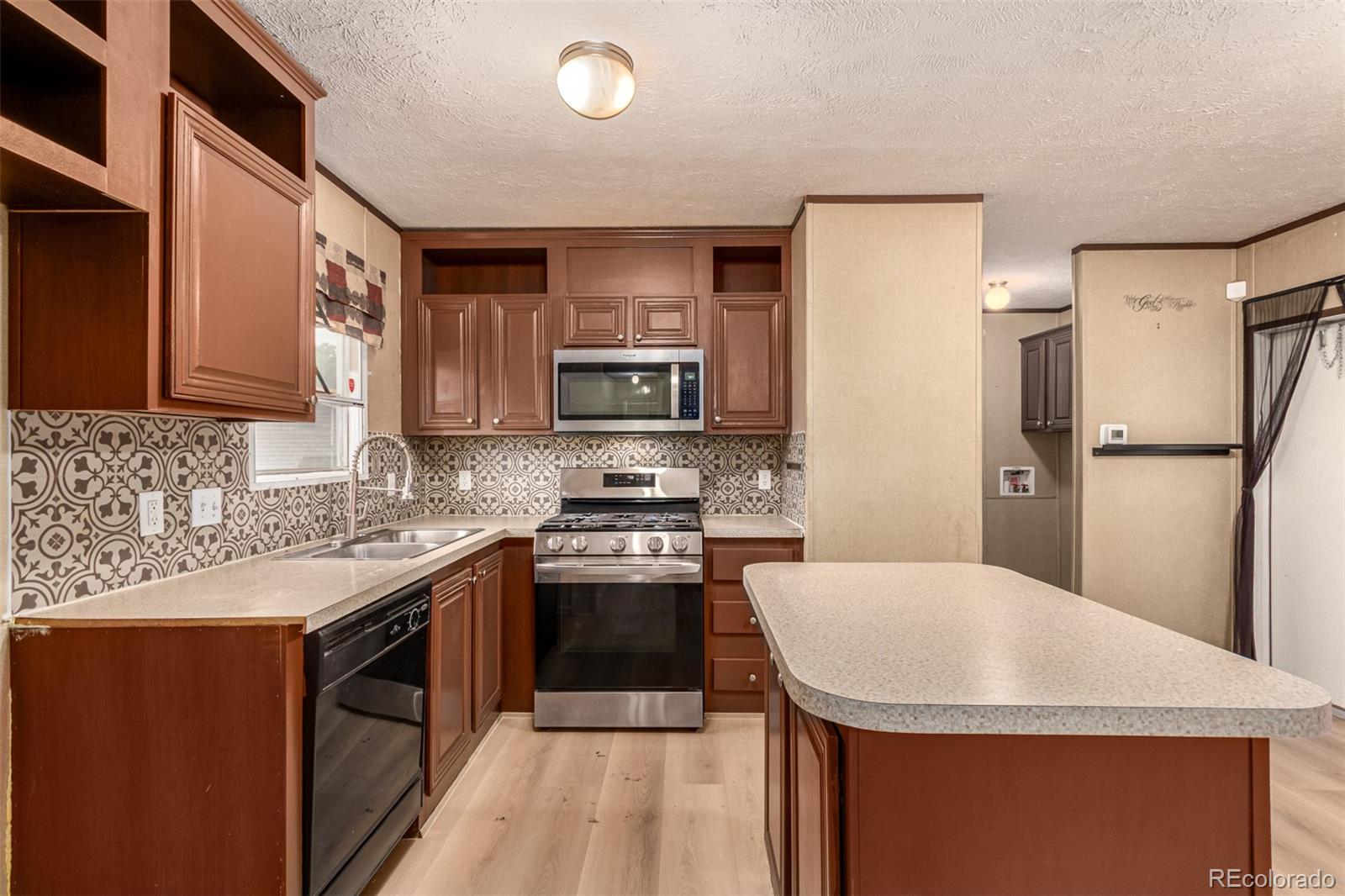 1614 Van Buren Way Aurora CO 80011