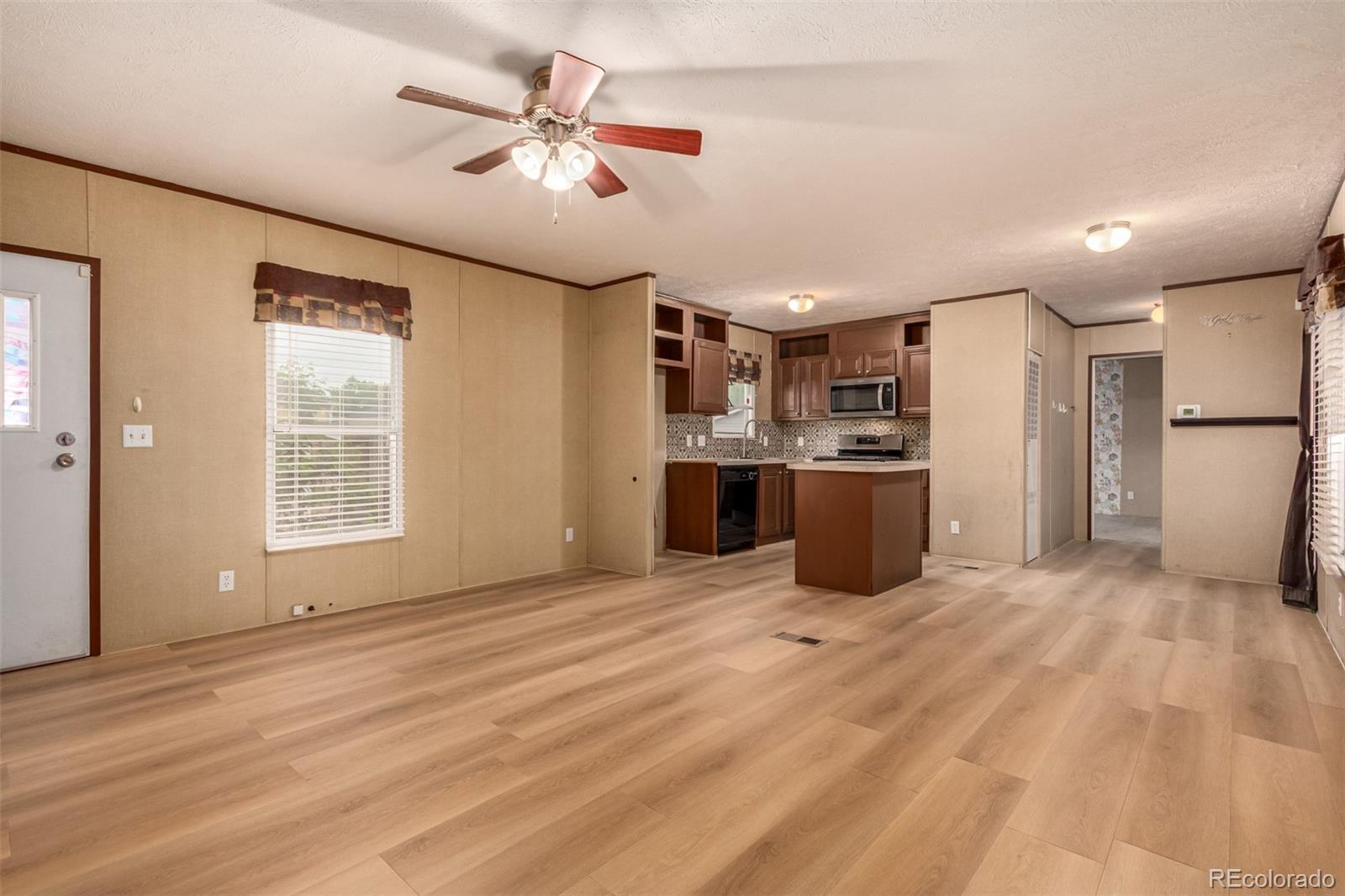 1614 Van Buren Way Aurora CO 80011