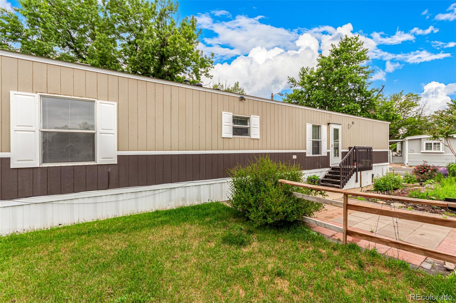 1614 Van Buren Way Aurora CO 80011