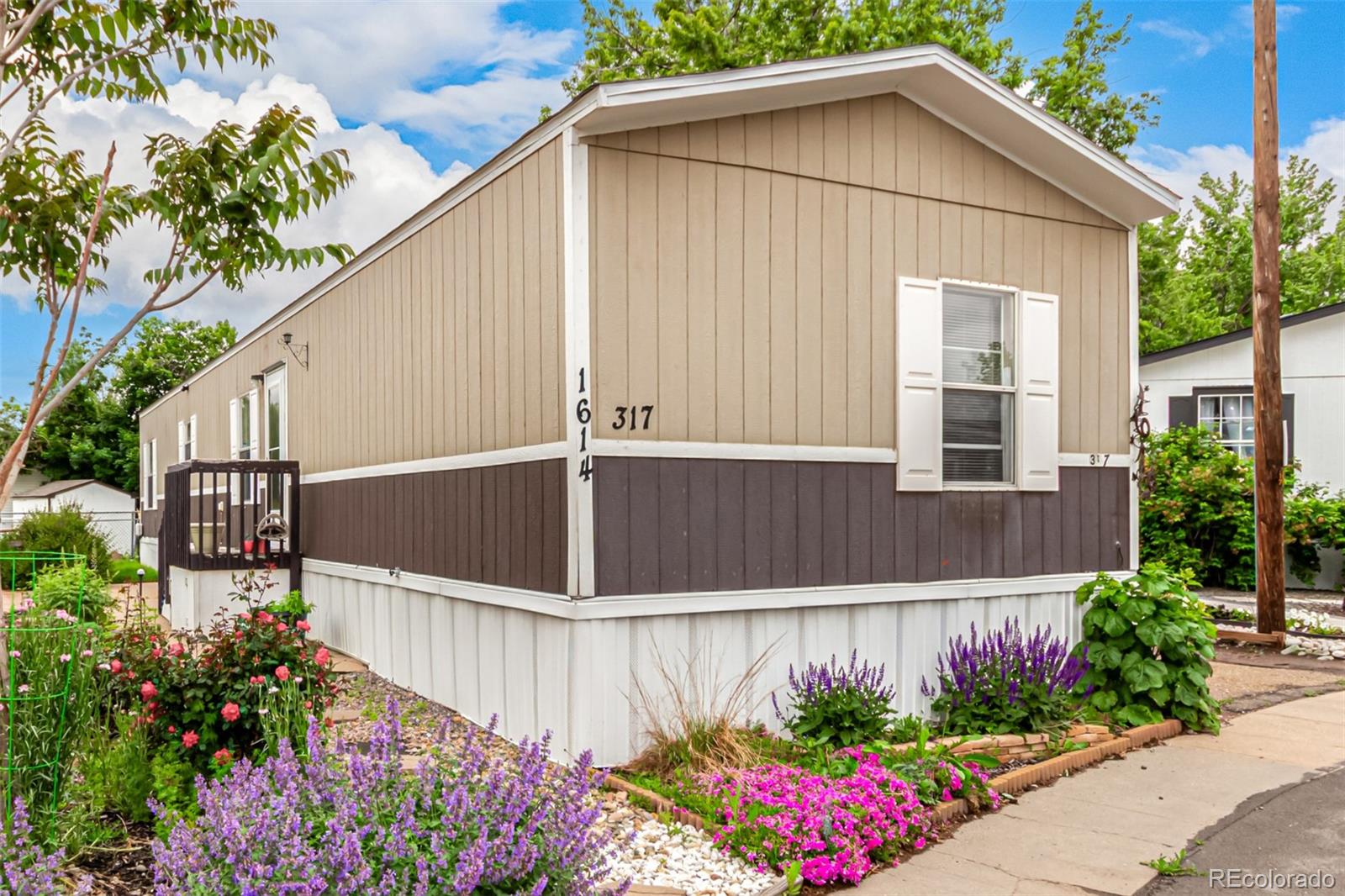 1614 Van Buren Way Aurora CO 80011