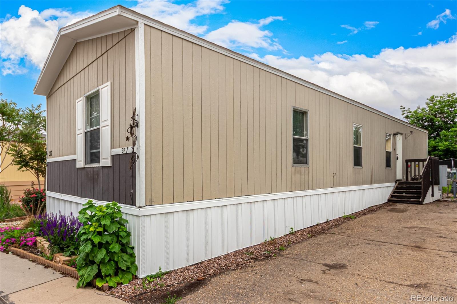 1614 Van Buren Way Aurora CO 80011