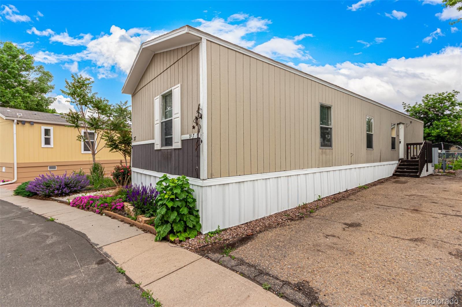 1614 Van Buren Way Aurora CO 80011