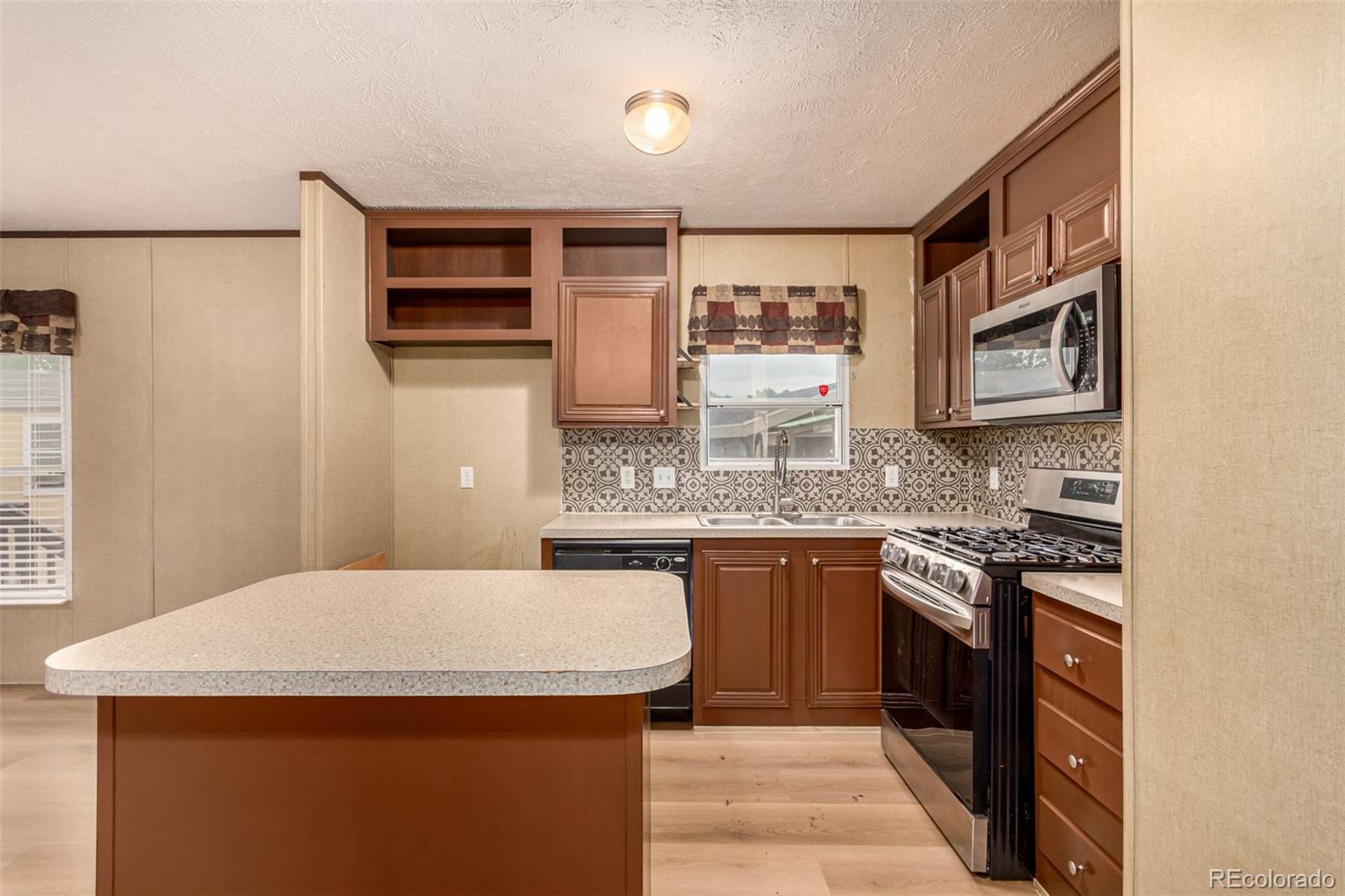 1614 Van Buren Way Aurora CO 80011