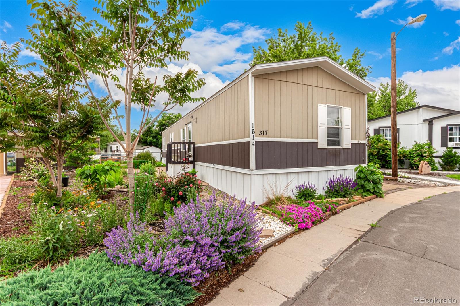 1614 Van Buren Way Aurora CO 80011