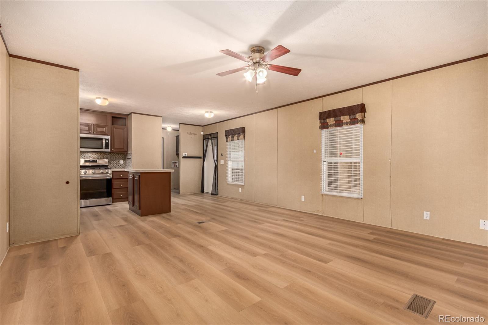 1614 Van Buren Way Aurora CO 80011