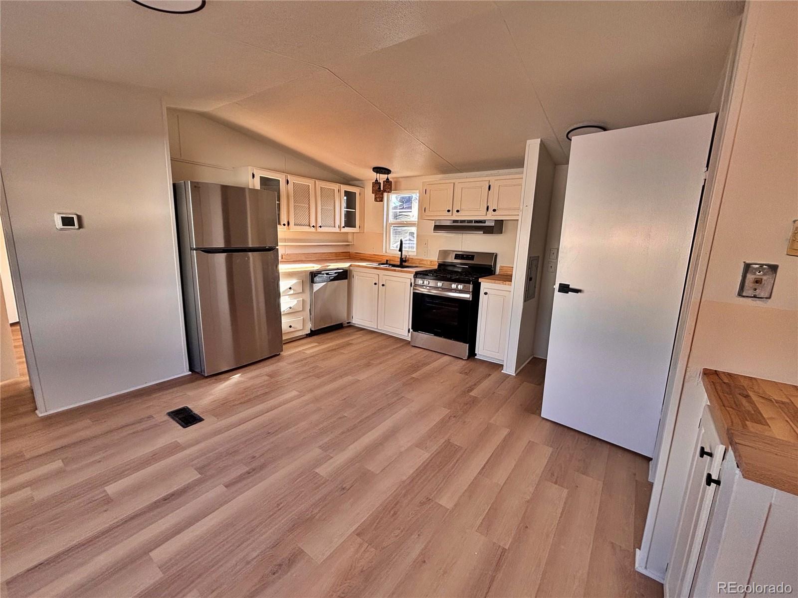 1095 Western Drive Colorado Springs CO 80915