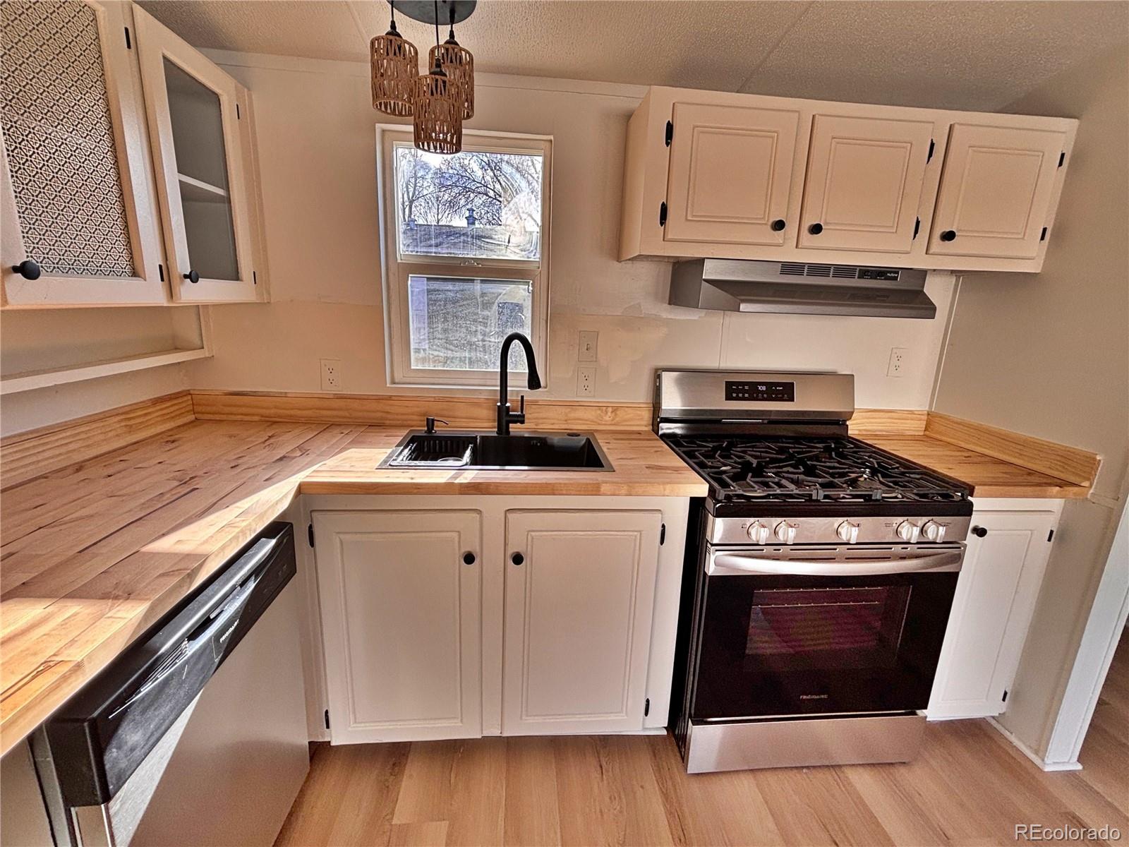 1095 Western Drive Colorado Springs CO 80915