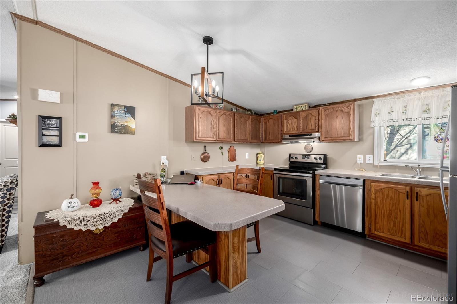 1095 Western Drive Colorado Springs CO 80915