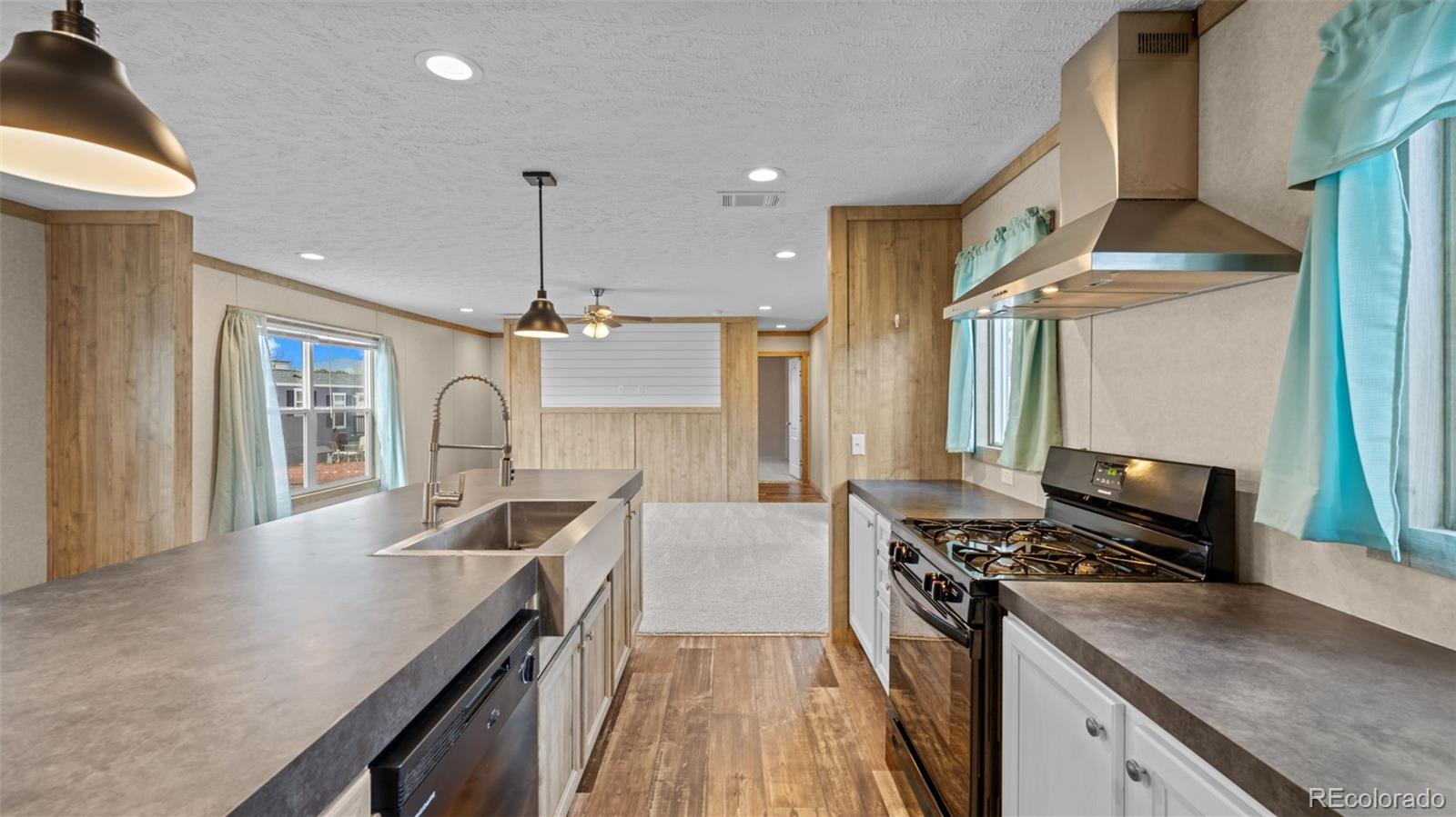 1095 Western Drive Colorado Springs CO 80915