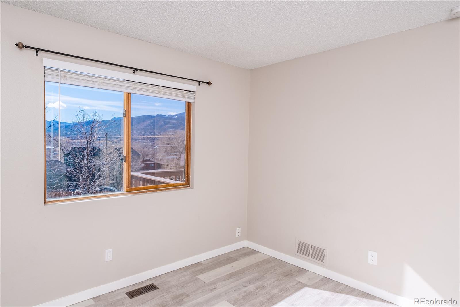 2516 Glen View Avenue Colorado Springs CO 80904