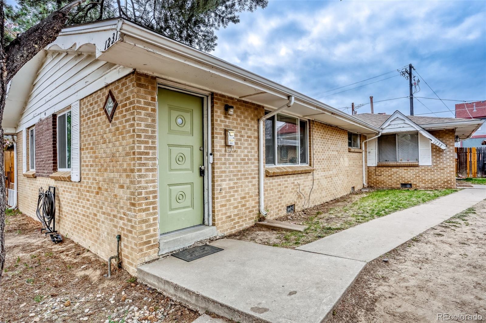 1231 Akron Street Aurora CO 80010