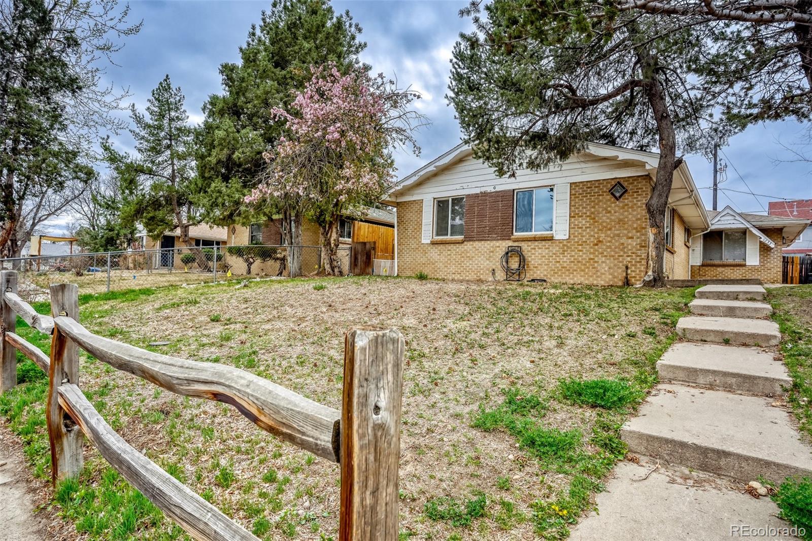 1231 Akron Street Aurora CO 80010