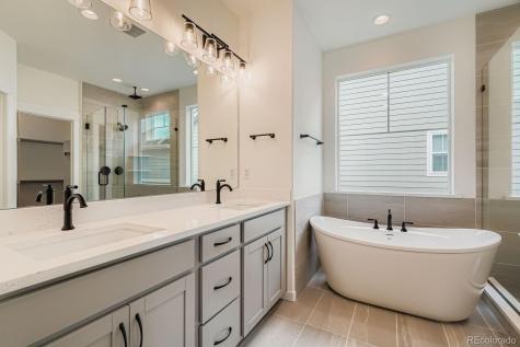 8925 S Riviera Way Aurora CO 80016