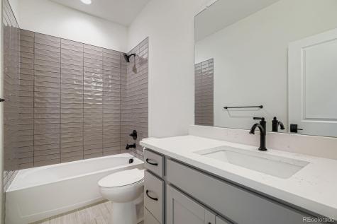 8925 S Riviera Way Aurora CO 80016