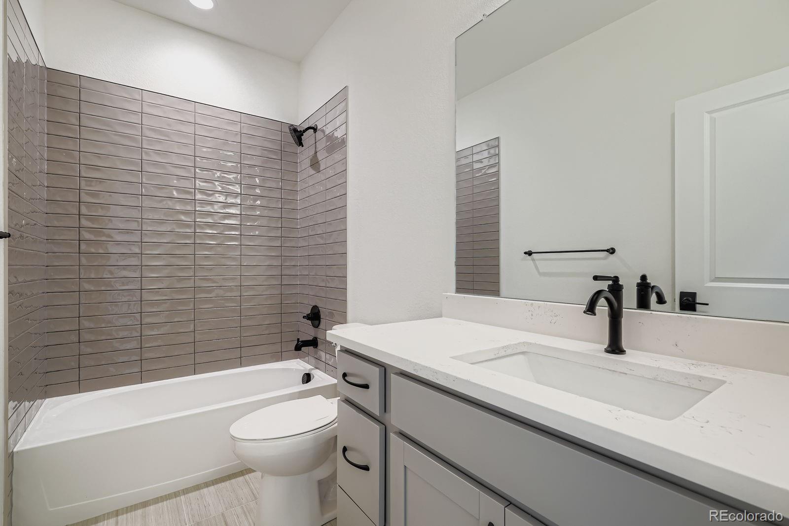 8925 S Riviera Way Aurora CO 80016