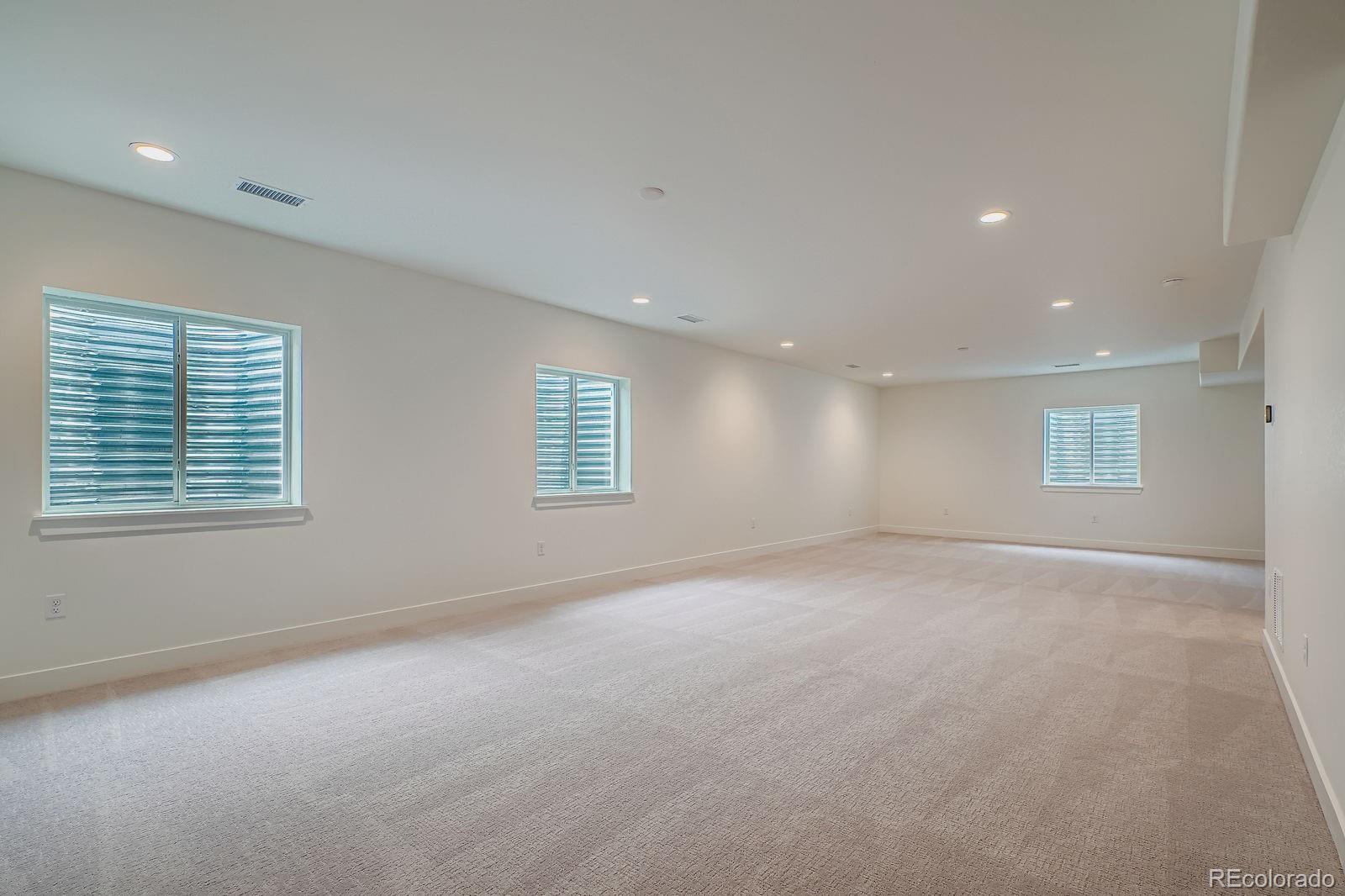 8925 S Riviera Way Aurora CO 80016