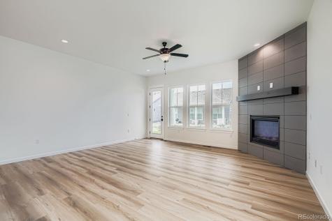 8925 S Riviera Way Aurora CO 80016