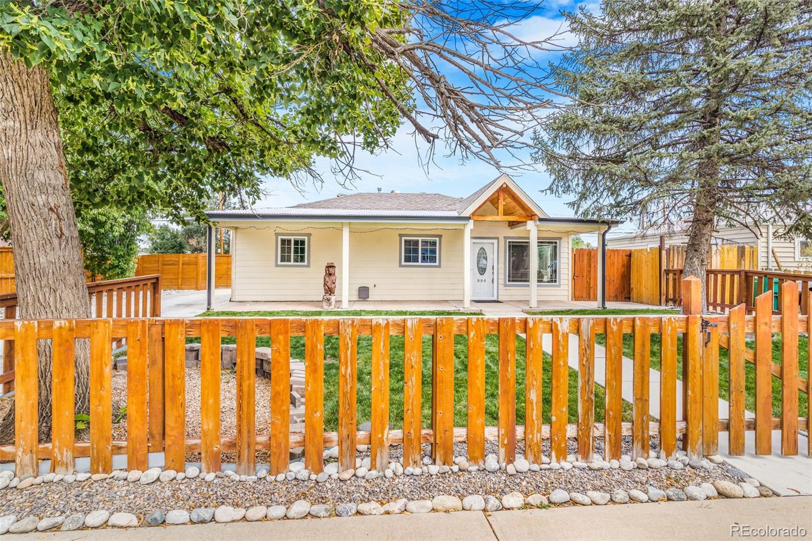 884 Vaughn Street Aurora CO 80011