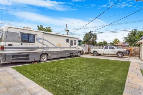884 Vaughn Street Aurora CO 80011