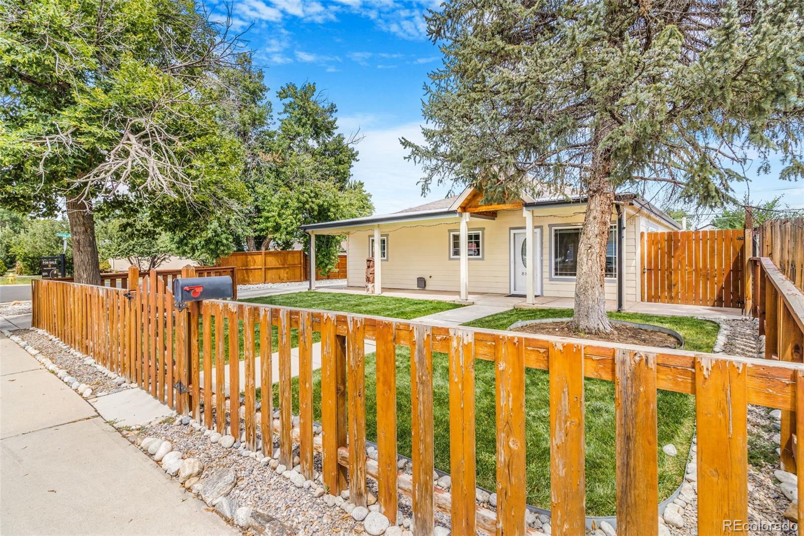 884 Vaughn Street Aurora CO 80011