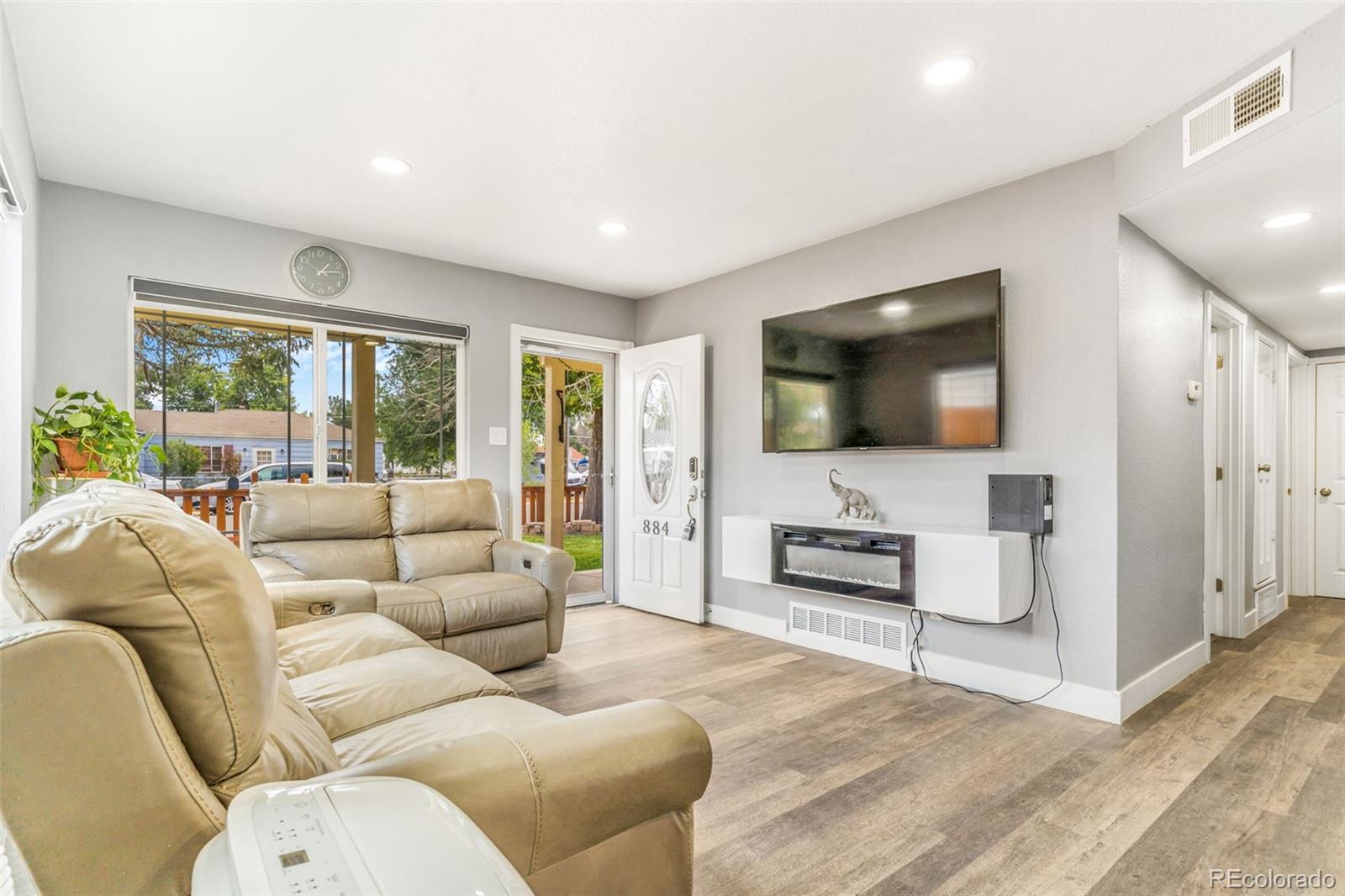 884 Vaughn Street Aurora CO 80011