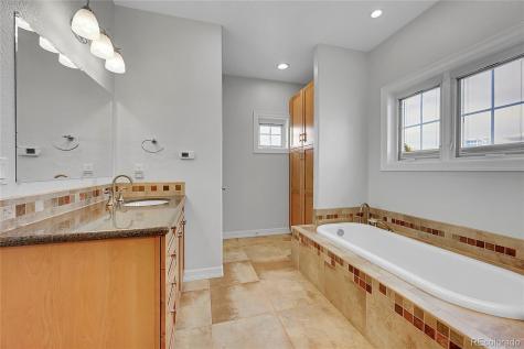 1012 S Addison Way Aurora CO 80018